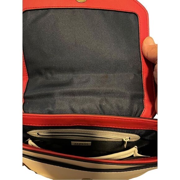PRE-LOVED Small Crossbody Bag
PREOWNED 
Alfani  - Picture 8 of 12